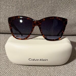 Calvin Klein Tortoise Shell Sunglasses With Case NWOT MSRP $110
